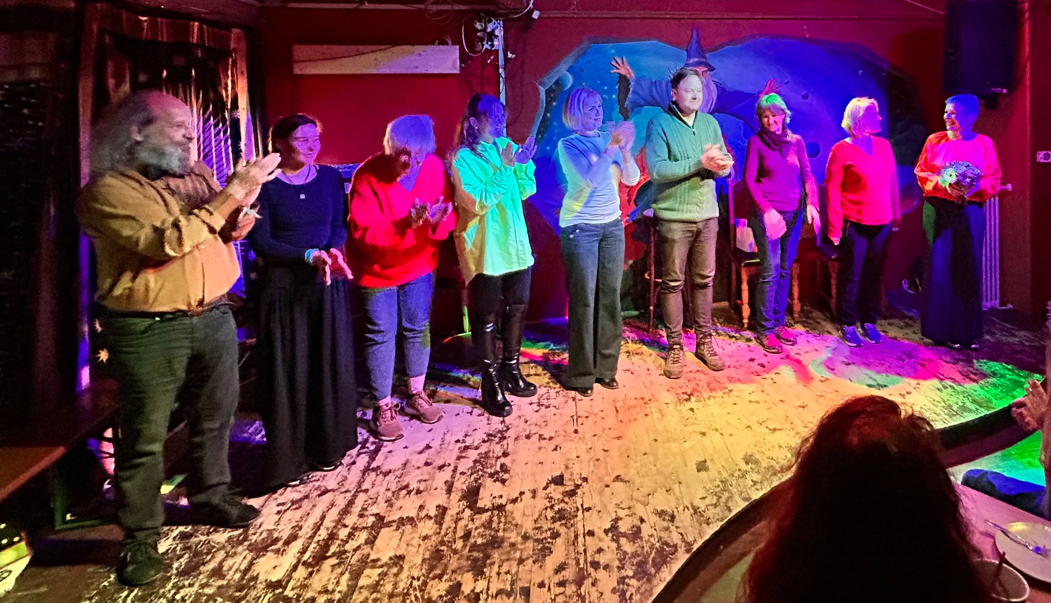 Improvistis zu neunt auf der WeyHalla Bühne